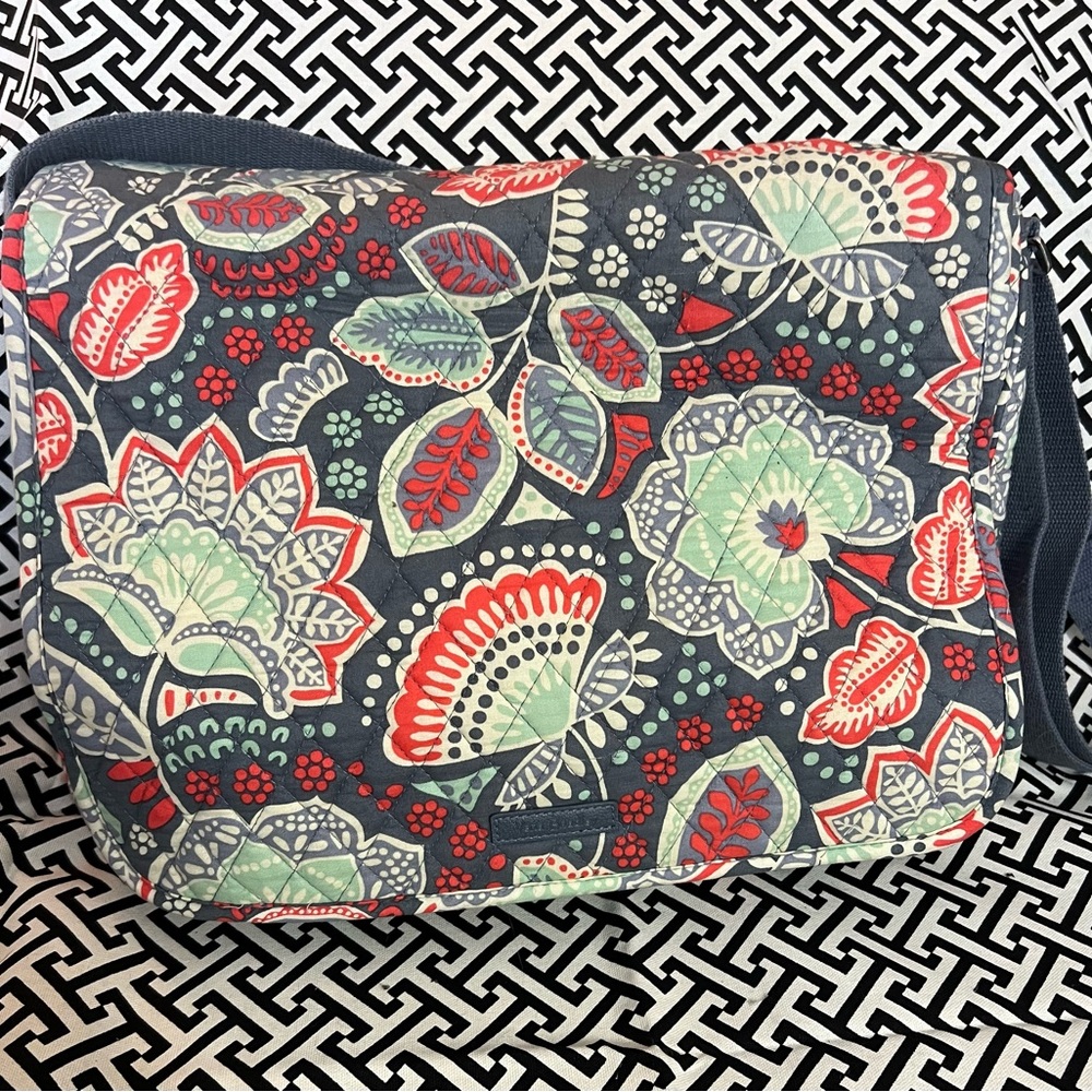 Vera Bradley Nomadic Floral Laptop Mailbag EUC